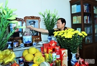 Defense leader pays tribute to former Party, State, military leaders